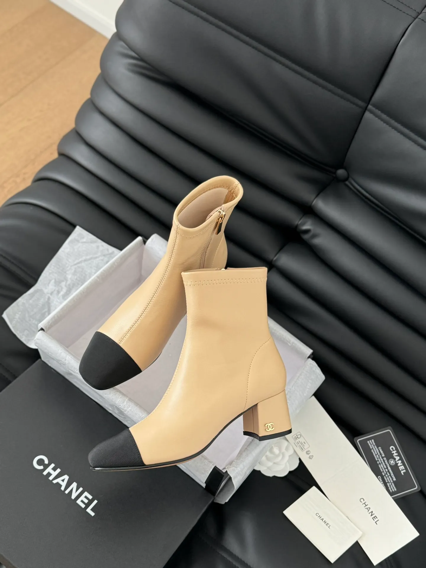 👟👟Ex-factory price 600👟👟 Purchasing-grade Chanel classic new elastic boots series! The leather texture is super good, and the upper is delicate ~ Calfskin upper, sheepskin lining, original outsole! Size:35-39 Other sizes are determined